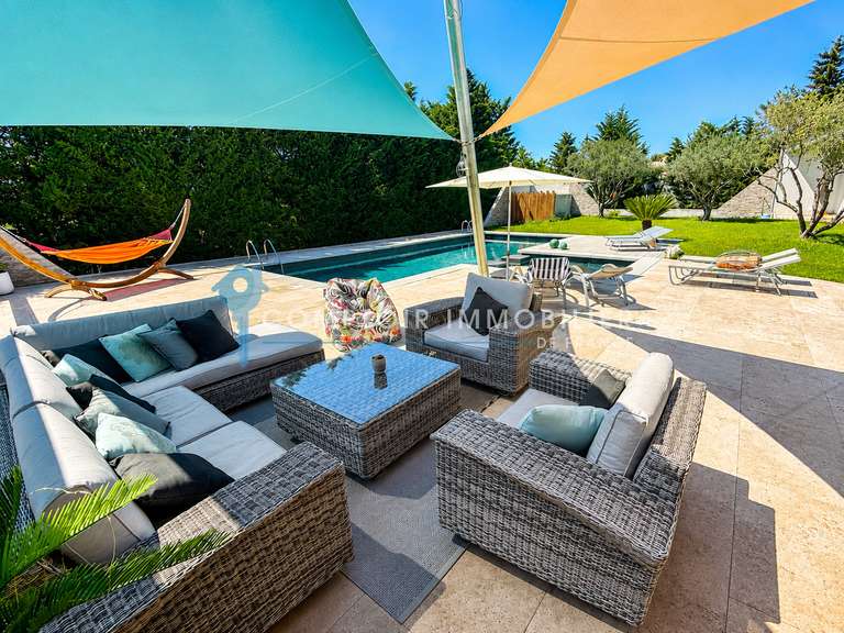 Maison Pernes-les-Fontaines - 4 chambres - 210m²