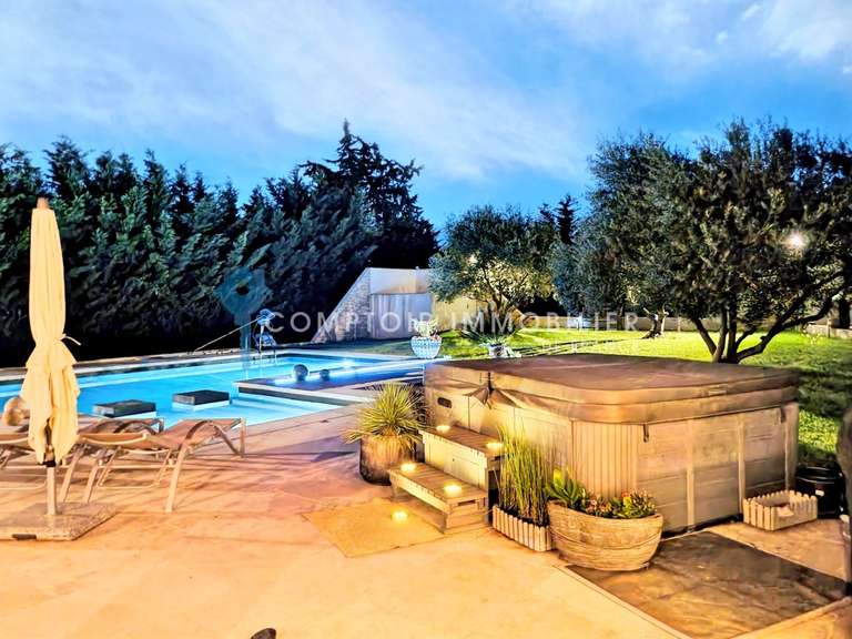 Maison Pernes-les-Fontaines - 4 chambres - 210m²