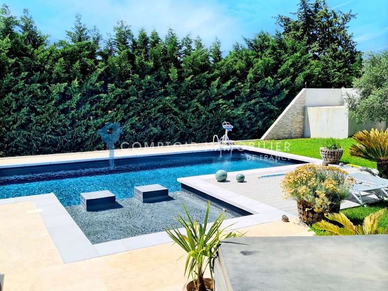 Maison Pernes-les-Fontaines - 4 chambres - 210m²