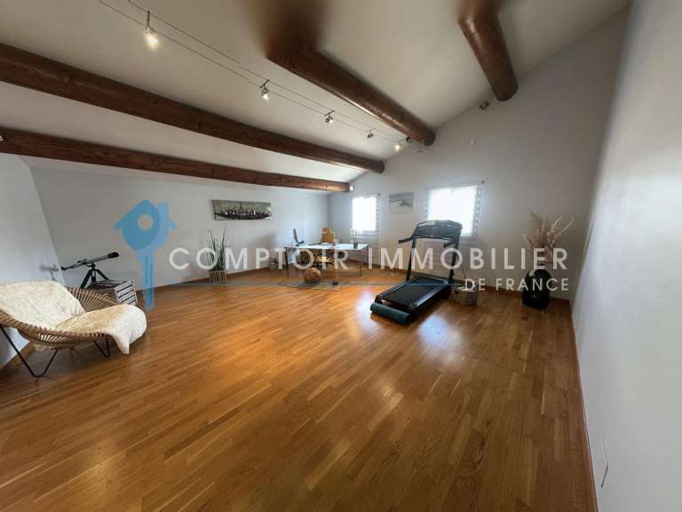 Maison Pernes-les-Fontaines - 4 chambres - 210m²