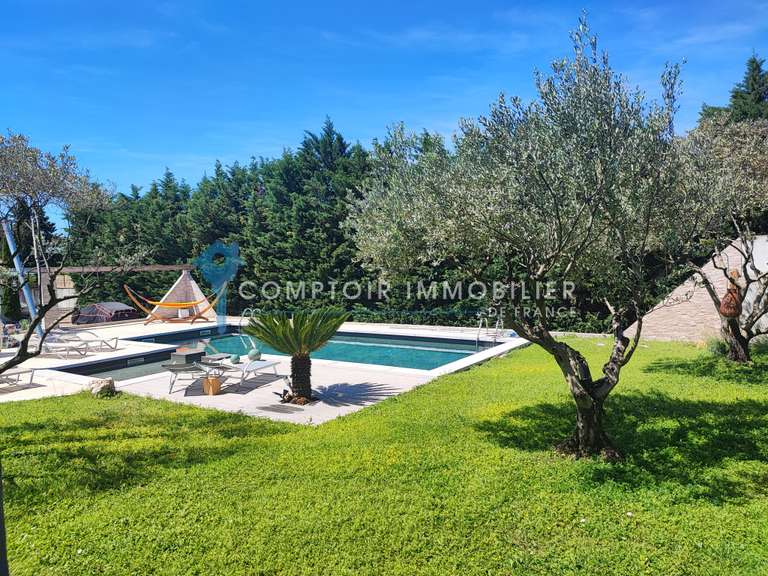 House Pernes-les-Fontaines - 4 bedrooms - 210m²
