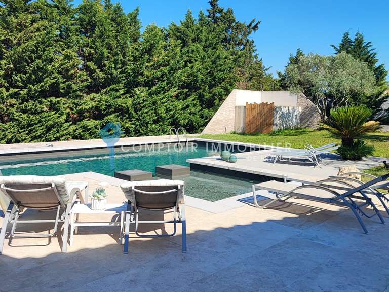 Maison Pernes-les-Fontaines - 4 chambres - 210m²