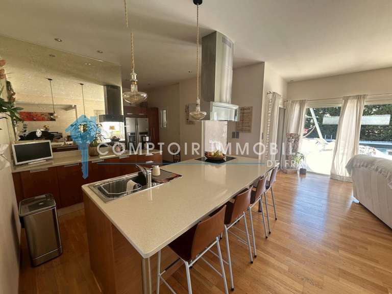 Maison Pernes-les-Fontaines - 4 chambres - 210m²