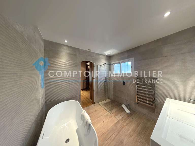 Maison Pernes-les-Fontaines - 4 chambres - 210m²