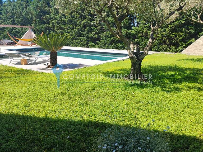House Pernes-les-Fontaines - 4 bedrooms - 210m²