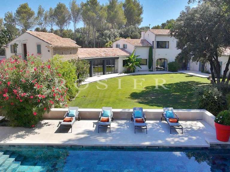 Maison Pernes-les-Fontaines - 8 chambres - 515m²