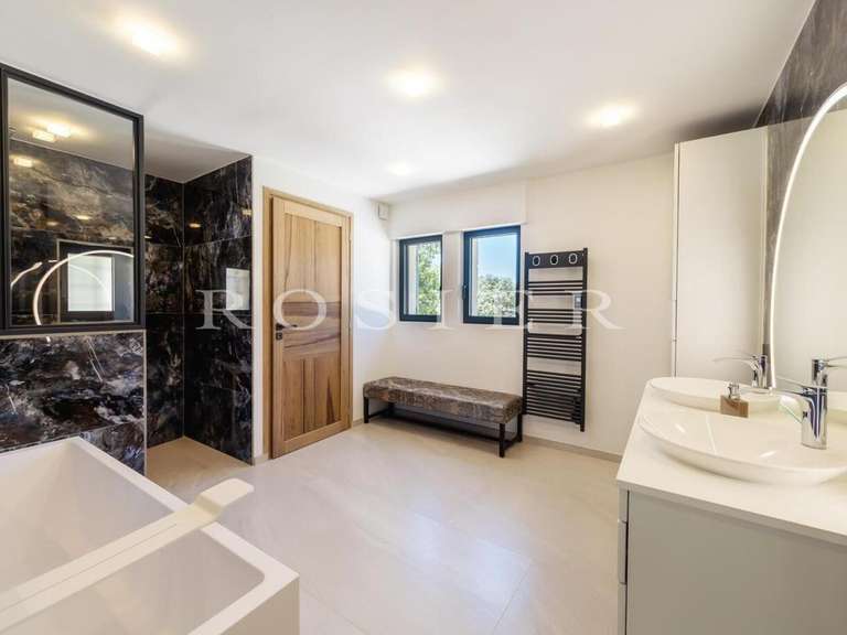 Maison Pernes-les-Fontaines - 8 chambres - 515m²