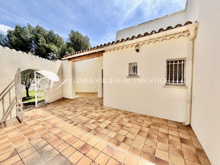 Maison Pernes-les-Fontaines - 3 chambres - 160m²
