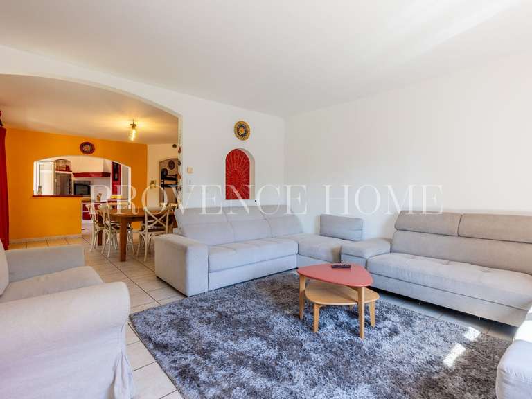 Maison Pernes-les-Fontaines - 4 chambres - 131m²