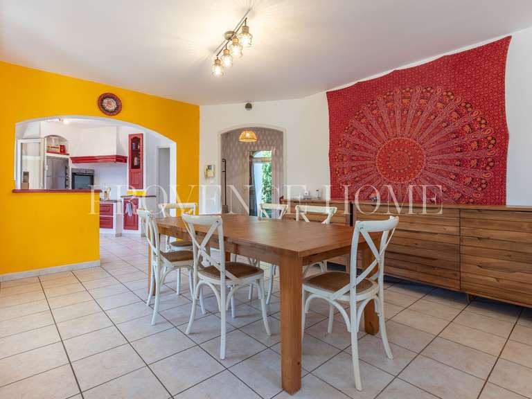 Maison Pernes-les-Fontaines - 4 chambres - 131m²