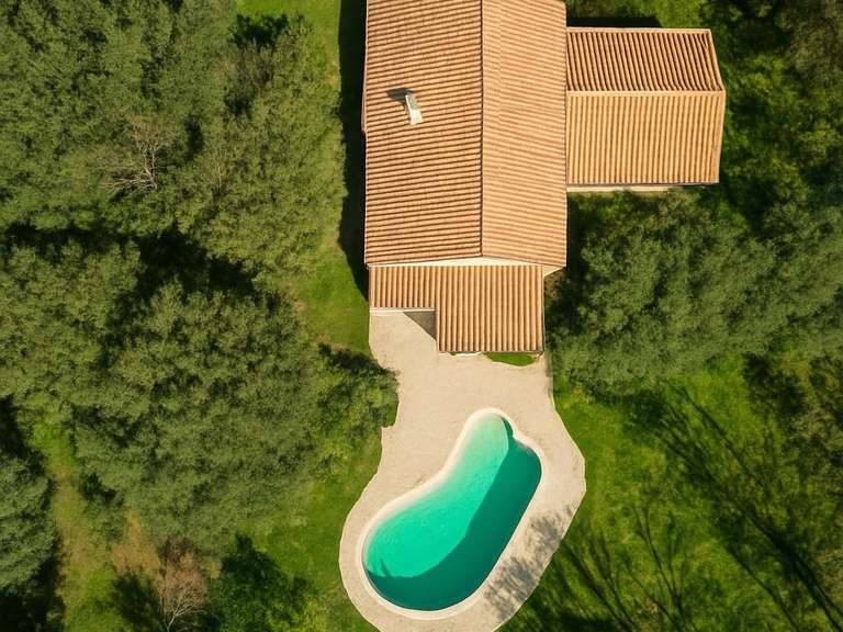 Maison Pernes-les-Fontaines - 3 chambres - 151m²