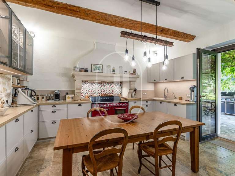 Maison Pernes-les-Fontaines - 6 chambres - 303m²
