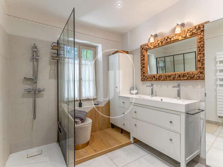 Maison Pernes-les-Fontaines - 6 chambres - 303m²