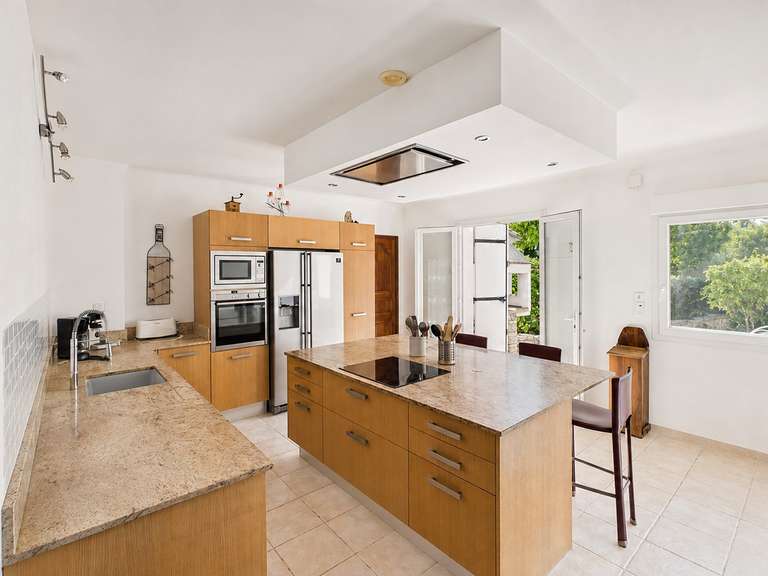 Maison Pernes-les-Fontaines - 5 chambres - 235m²