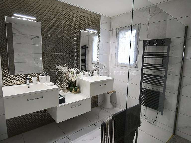 Villa Pernes-les-Fontaines - 4 chambres - 200m²