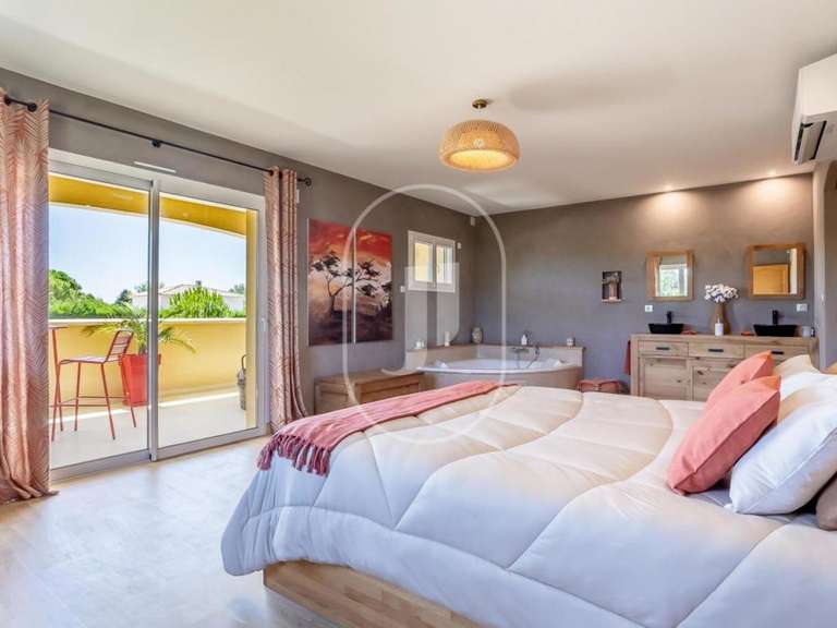Villa Pernes-les-Fontaines - 3 chambres - 200m²