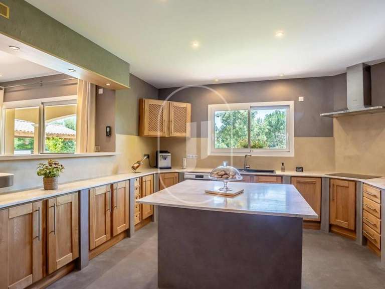 Villa Pernes-les-Fontaines - 3 chambres - 200m²