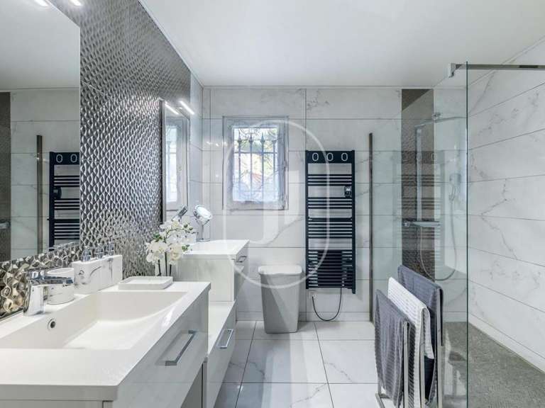 Villa Pernes-les-Fontaines - 4 bedrooms - 150m²