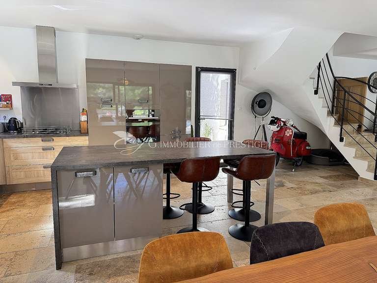 Villa Pernes-les-Fontaines - 6 chambres - 205m²