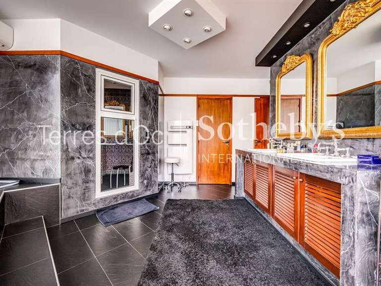 Maison Perpignan - 6 chambres - 365m²