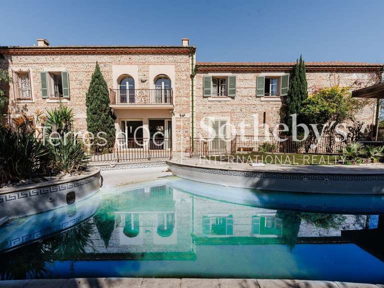 Maison Perpignan - 3 chambres - 368m²