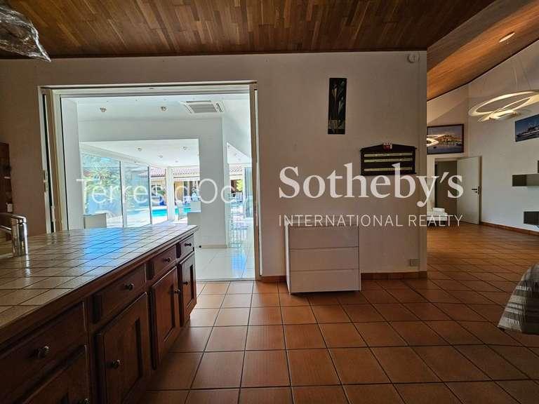 Maison Perpignan - 3 chambres - 325m²