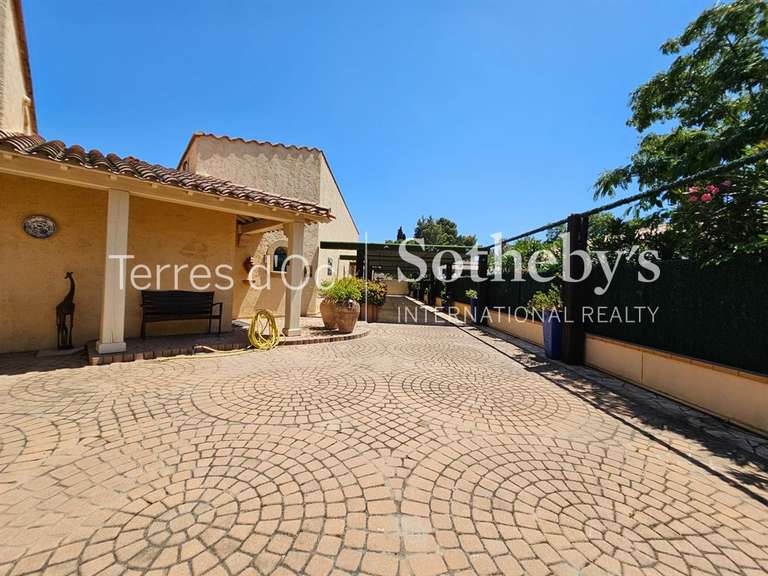 Maison Perpignan - 3 chambres - 325m²