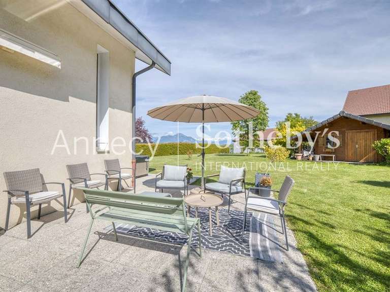 Maison Pers-Jussy - 3 chambres - 206m²