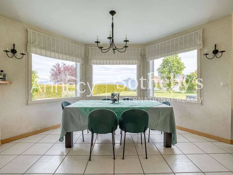 Maison Pers-Jussy - 3 chambres - 206m²
