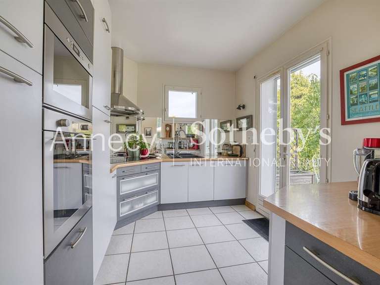 Maison Pers-Jussy - 3 chambres - 206m²