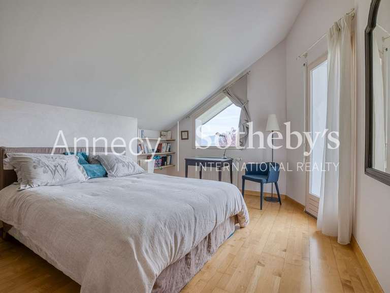 Maison Pers-Jussy - 3 chambres - 206m²