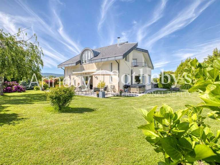 Maison Pers-Jussy - 3 chambres - 206m²