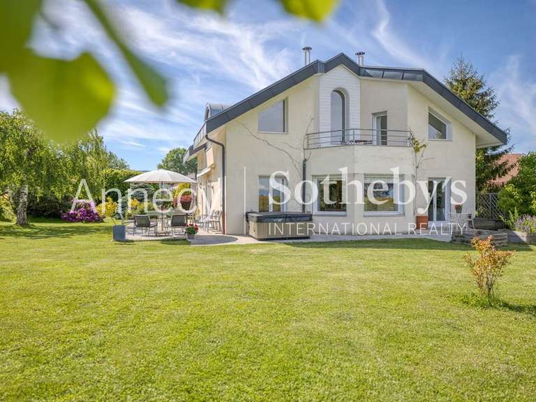 Maison Pers-Jussy - 3 chambres - 206m²