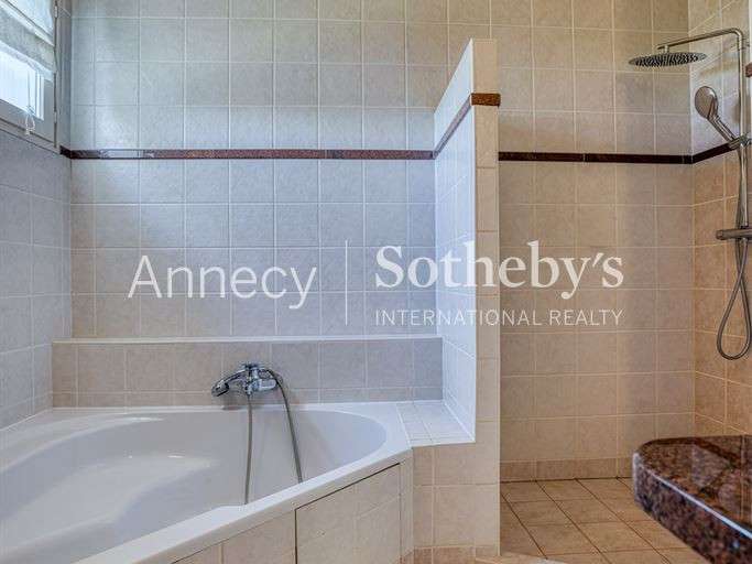 Maison Pers-Jussy - 3 chambres - 206m²