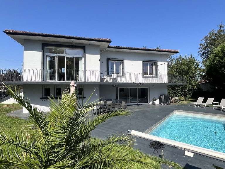 Maison Pessac - 6 chambres - 223m²