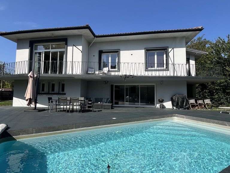 Maison Pessac - 6 chambres - 223m²