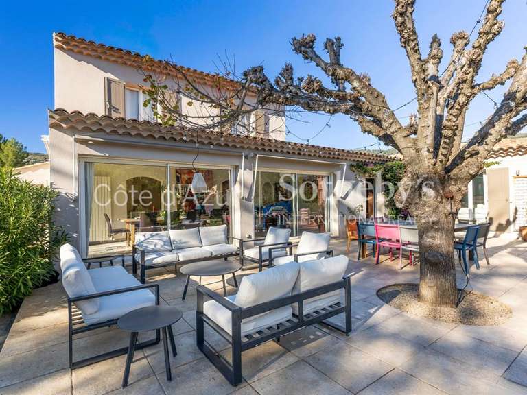 Maison Peymeinade - 7 chambres - 245m²