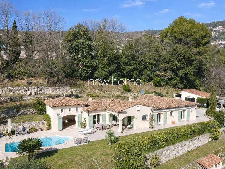 Maison Peymeinade - 3 chambres - 212m²