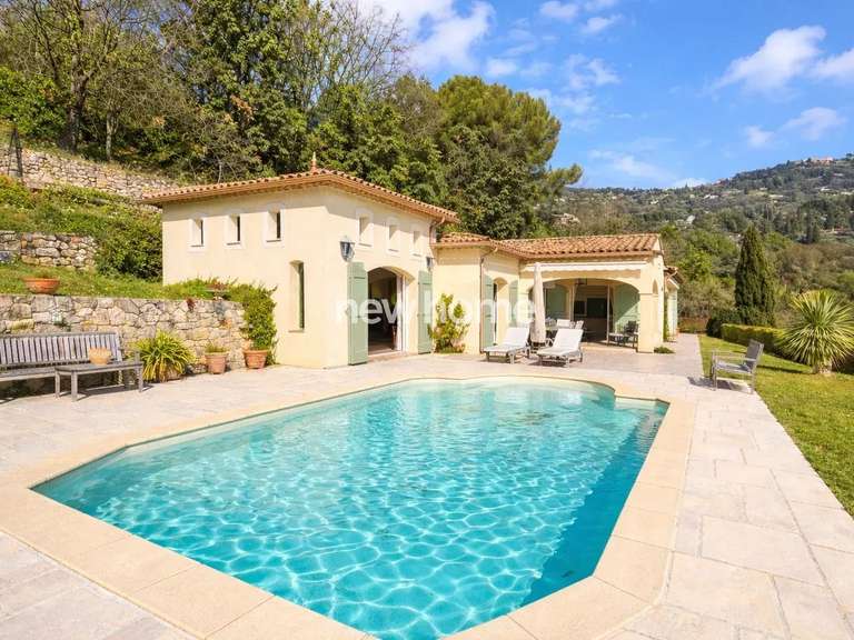 Maison Peymeinade - 3 chambres - 212m²