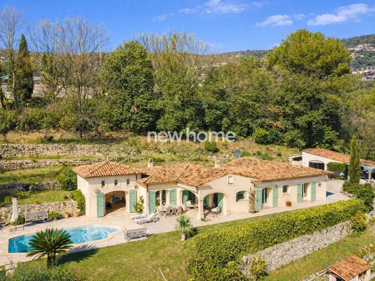 Maison Peymeinade - 3 chambres - 212m²