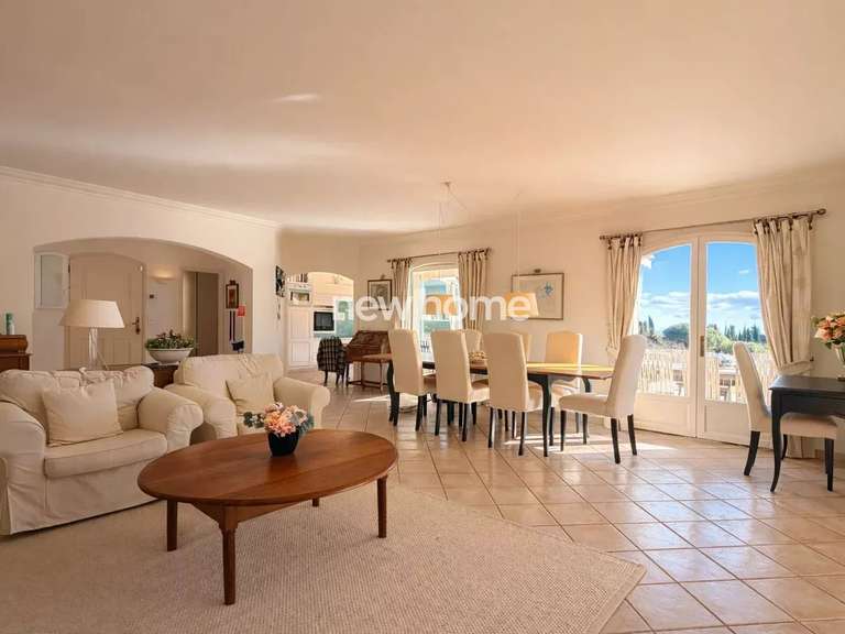 Maison Peymeinade - 3 chambres - 212m²