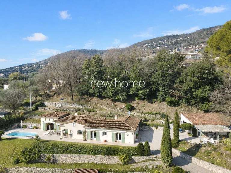 Maison Peymeinade - 3 chambres - 212m²