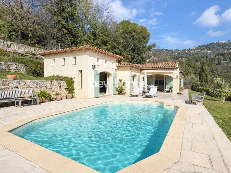 Maison Peymeinade - 3 chambres - 212m²