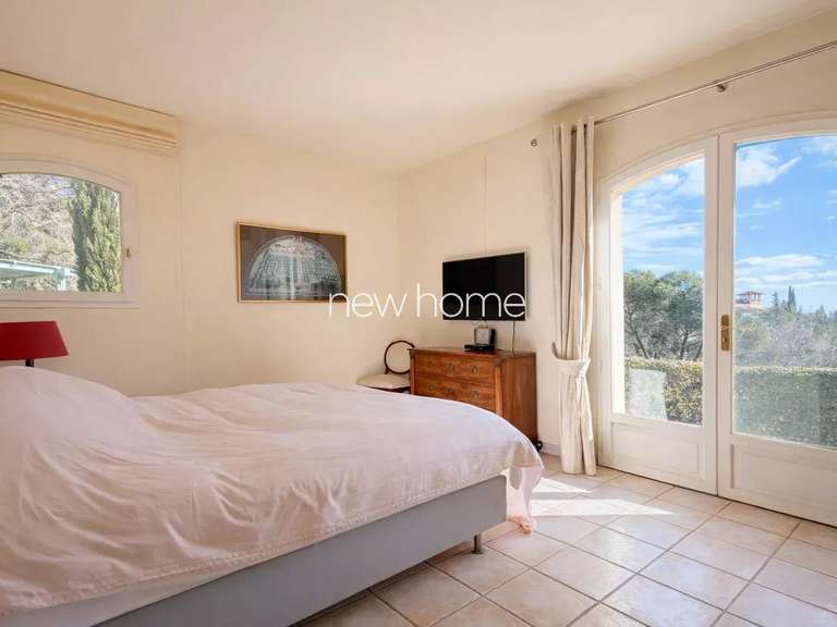 Maison Peymeinade - 3 chambres - 212m²