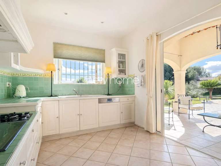 Maison Peymeinade - 3 chambres - 212m²