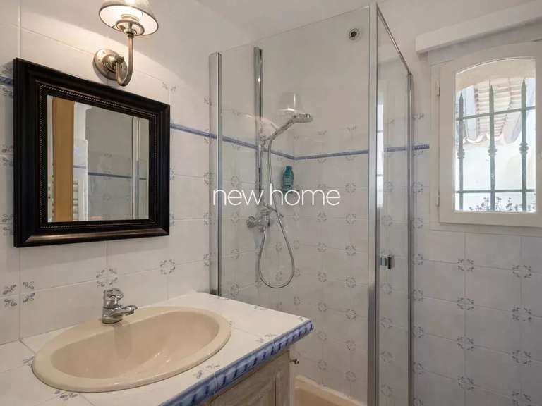 Maison Peymeinade - 3 chambres - 212m²