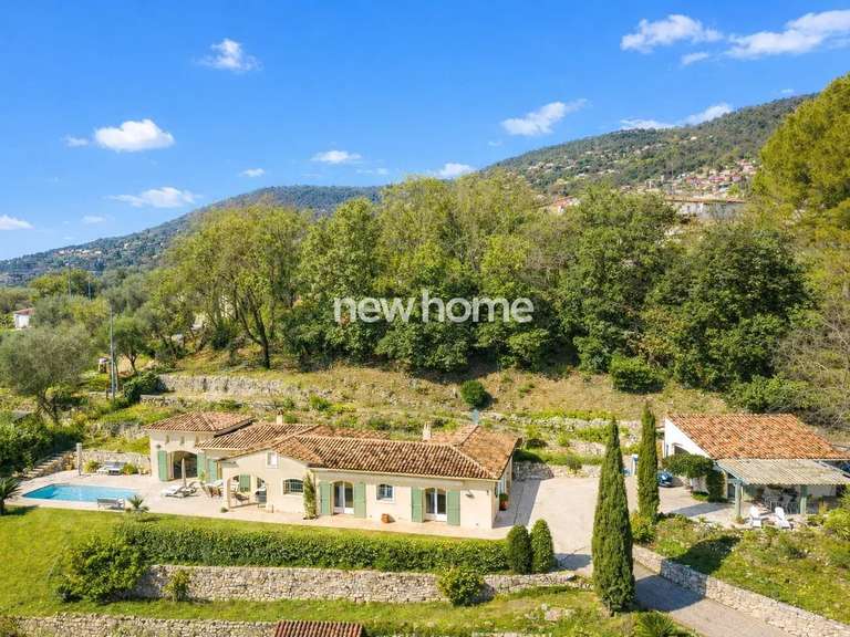 Maison Peymeinade - 3 chambres - 212m²