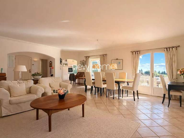 Maison Peymeinade - 3 chambres - 212m²