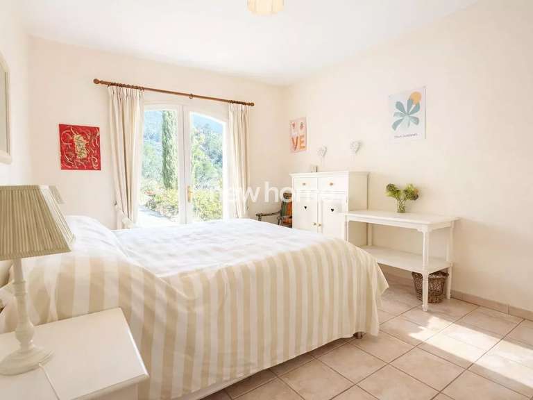 Maison Peymeinade - 3 chambres - 212m²