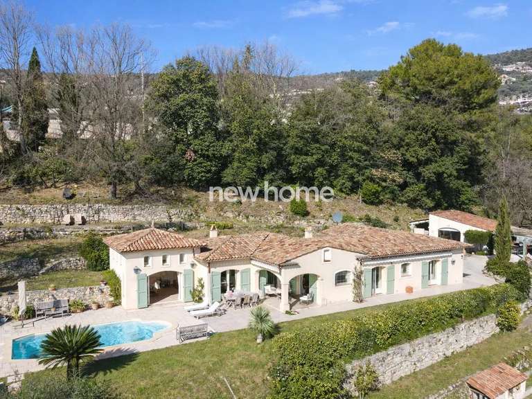 Maison Peymeinade - 3 chambres - 212m²